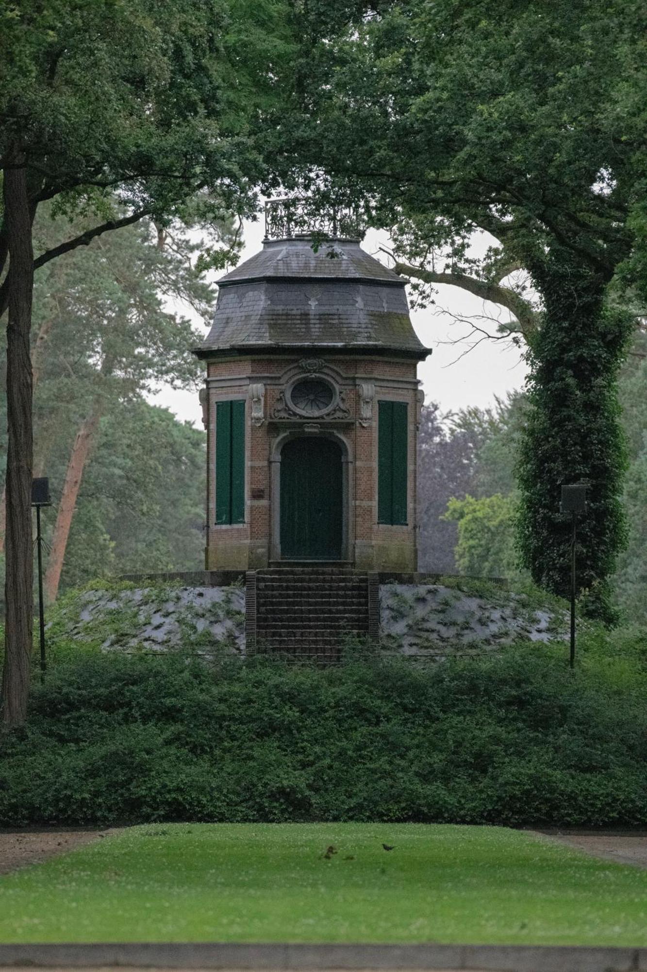 Apartment Tot Rust In The Forest
